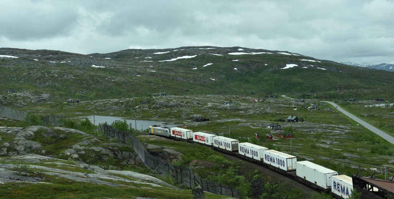 Arctic Rail ekspress ved Bjørnfjell