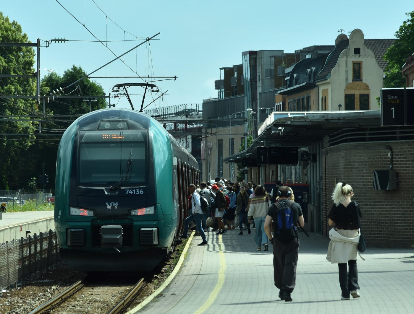 Tog på stasjon